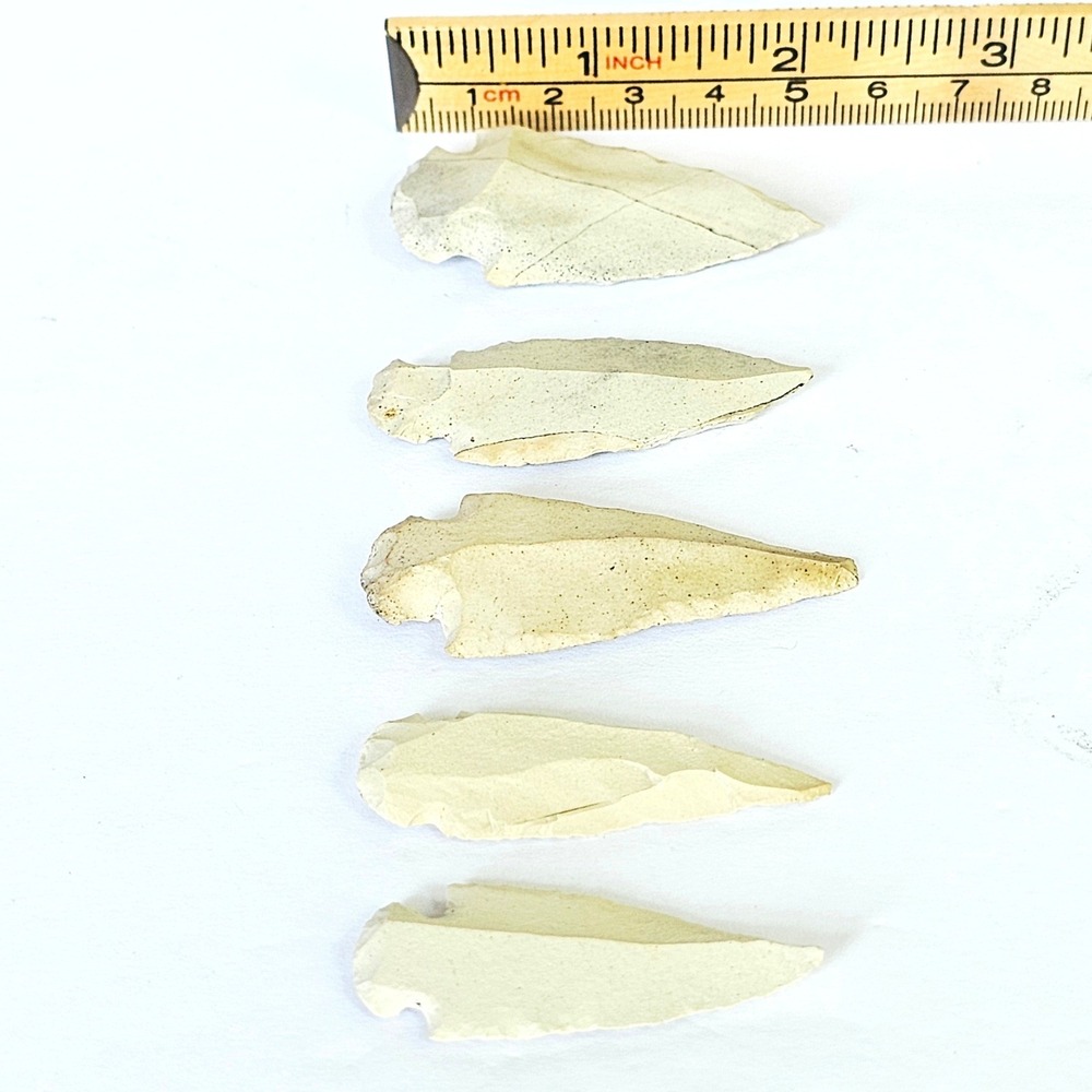 5 Piece Cream Chert Arrowhead Set Hand Knapped Stone Projectile Points Artifacts